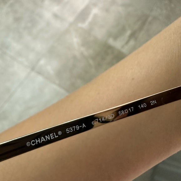 Beautiful Authentic Chanel CC Logo Sunglasses - Picture 9 of 16